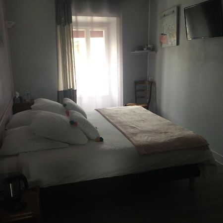 L'Un Des Sens Hotel Villefranche-de-Lonchat Esterno foto