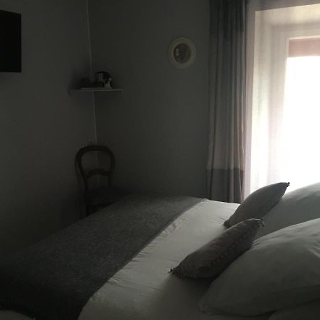 L'Un Des Sens Hotel Villefranche-de-Lonchat Esterno foto