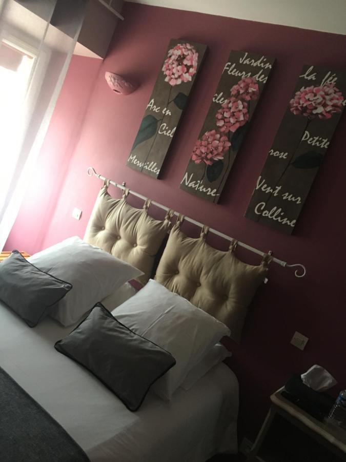 L'Un Des Sens Hotel Villefranche-de-Lonchat Esterno foto