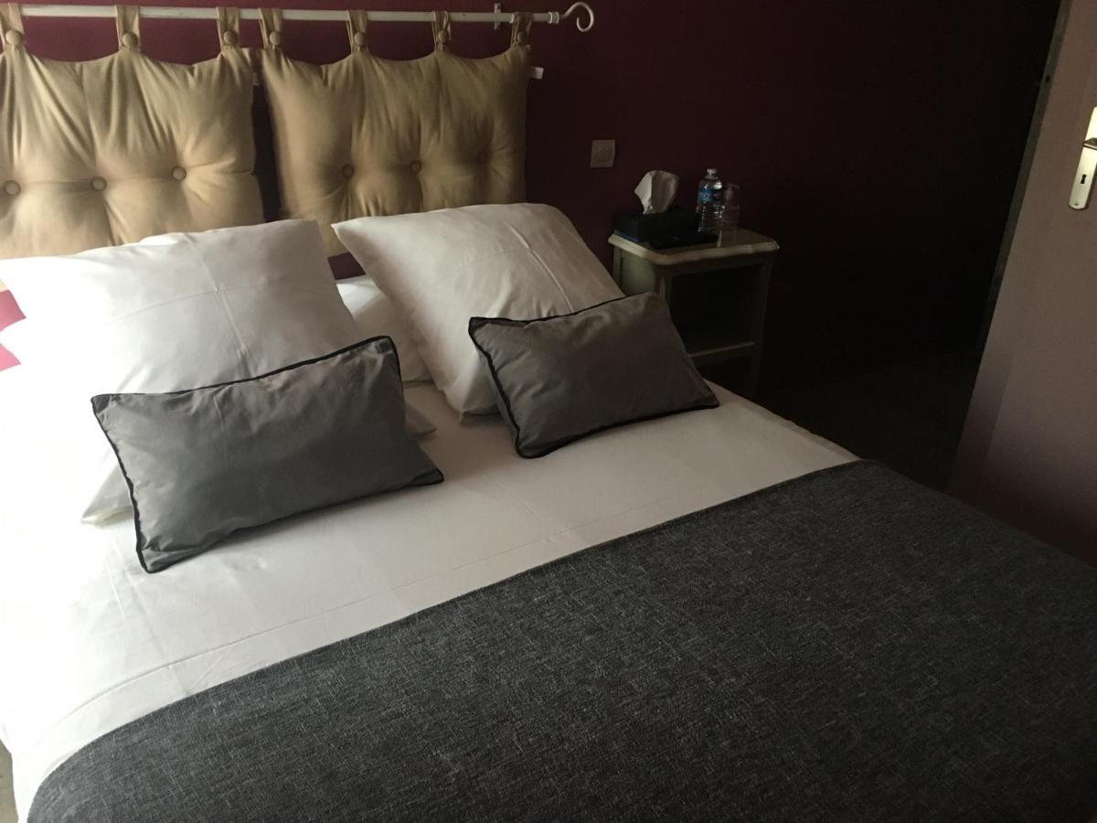 L'Un Des Sens Hotel Villefranche-de-Lonchat Esterno foto