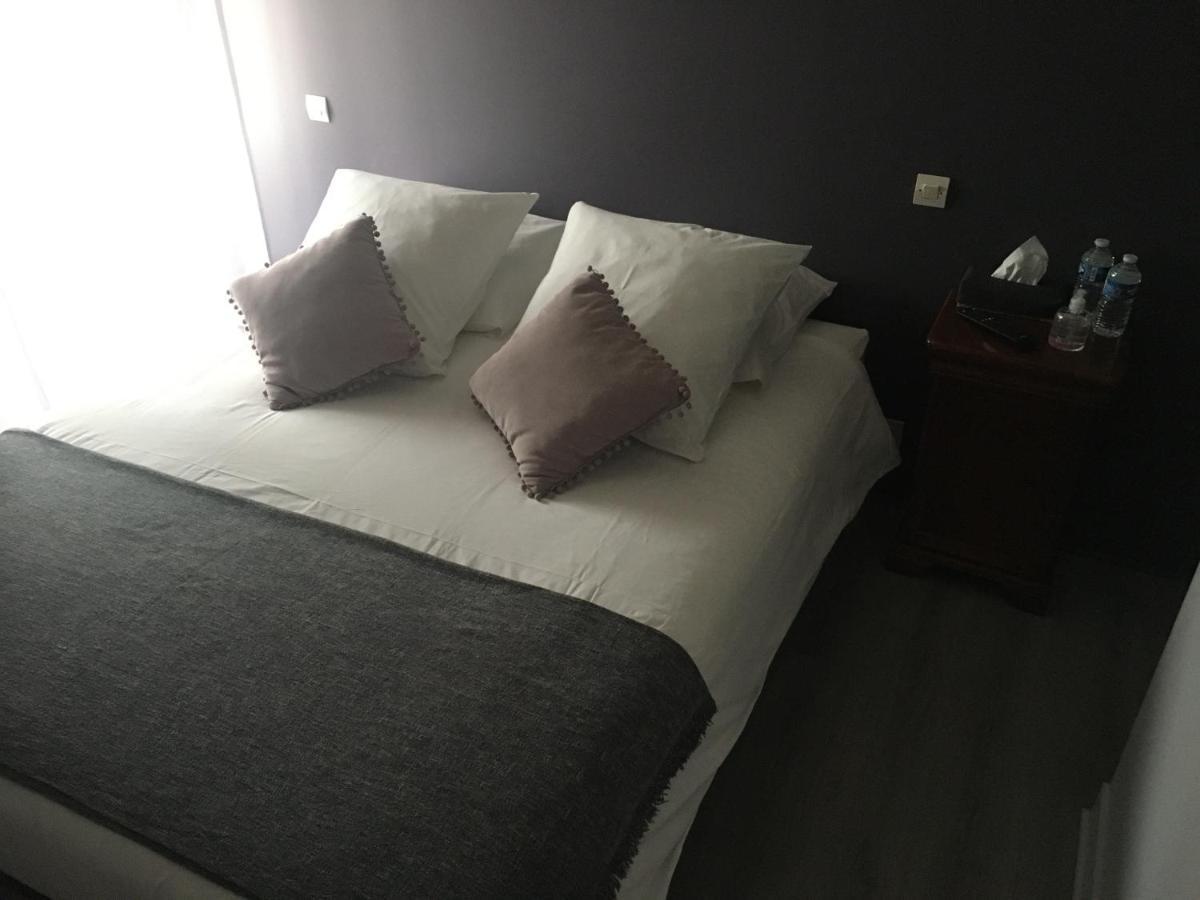 L'Un Des Sens Hotel Villefranche-de-Lonchat Esterno foto