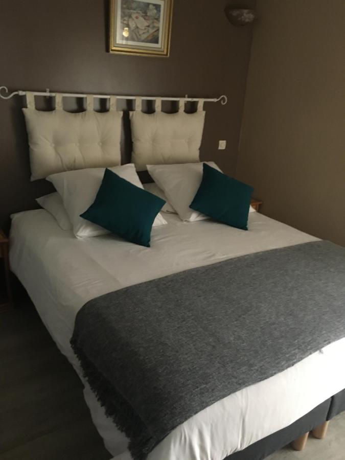 L'Un Des Sens Hotel Villefranche-de-Lonchat Esterno foto