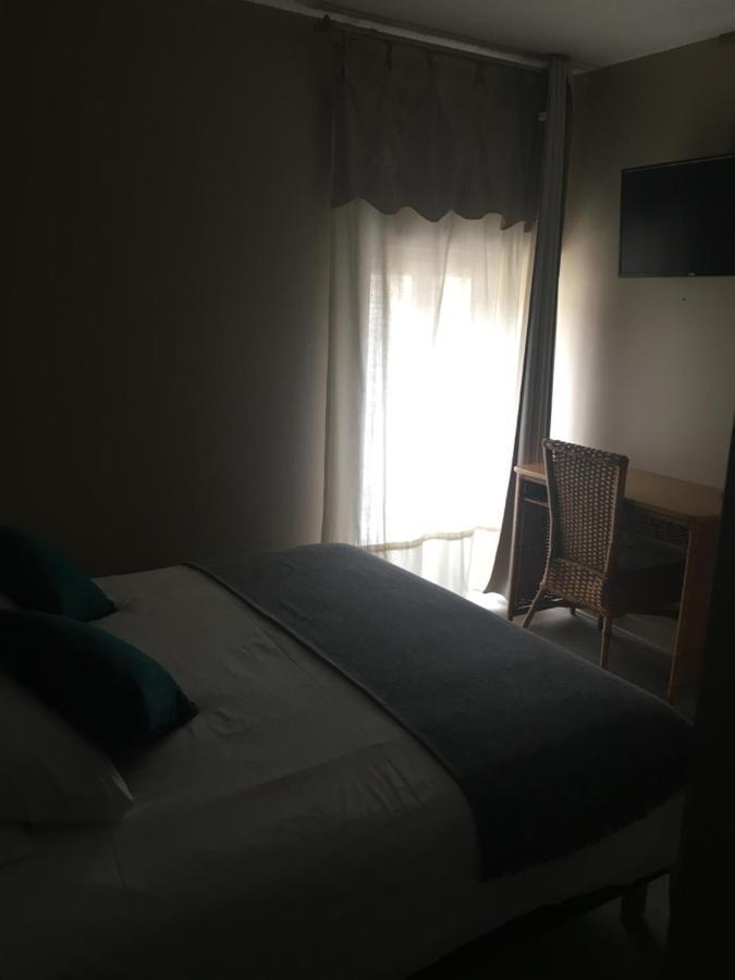 L'Un Des Sens Hotel Villefranche-de-Lonchat Esterno foto