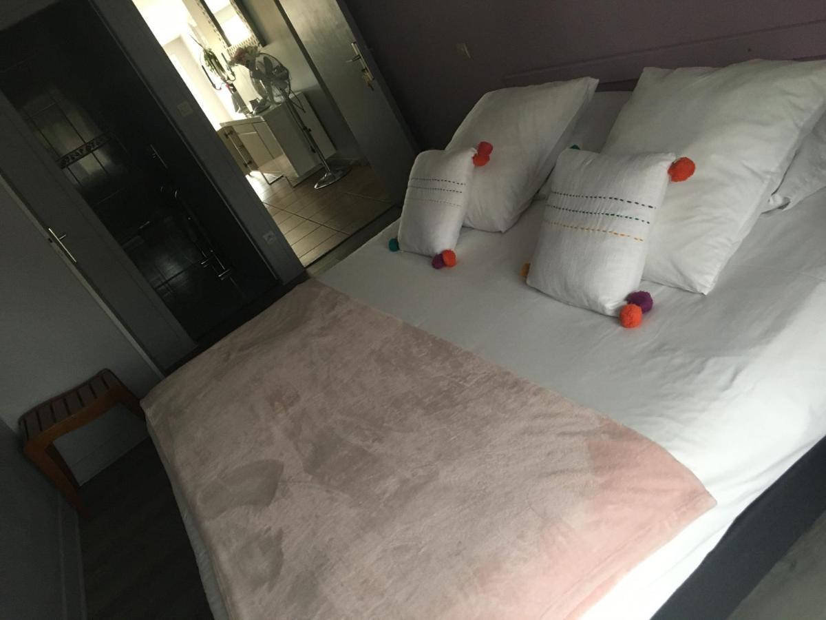 L'Un Des Sens Hotel Villefranche-de-Lonchat Esterno foto