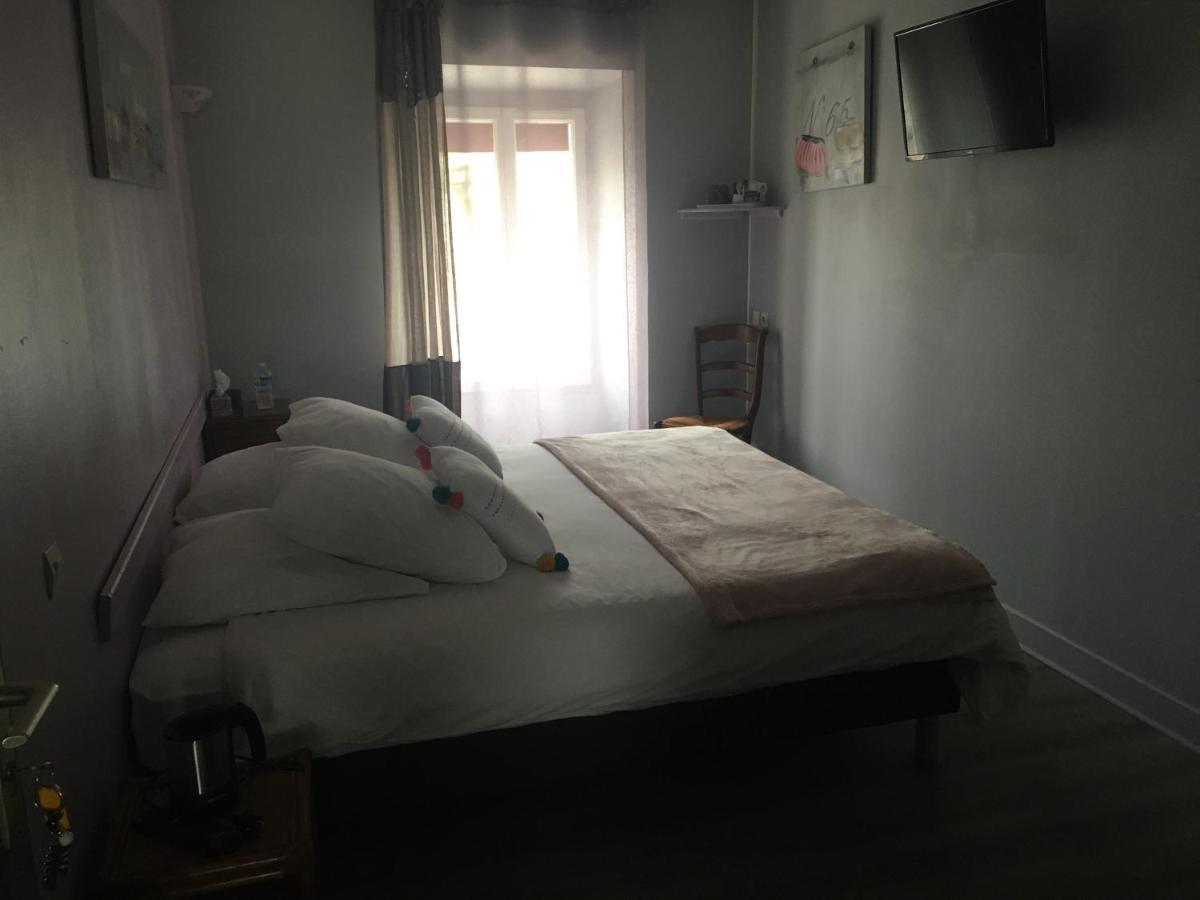 L'Un Des Sens Hotel Villefranche-de-Lonchat Esterno foto