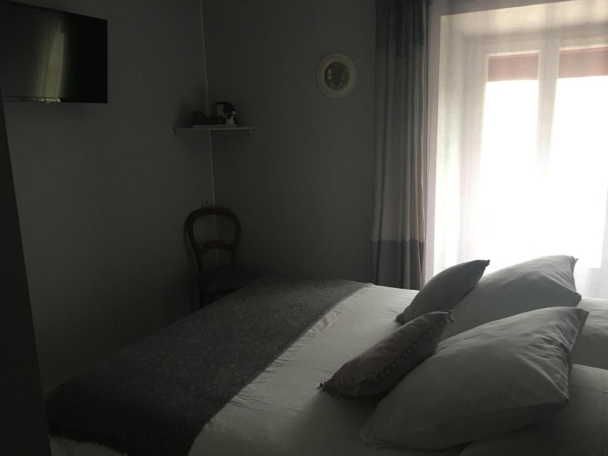 L'Un Des Sens Hotel Villefranche-de-Lonchat Esterno foto